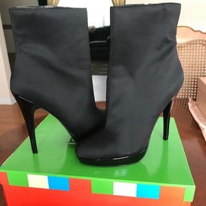 Charles by Charles David Black Satin Bootie sz9
